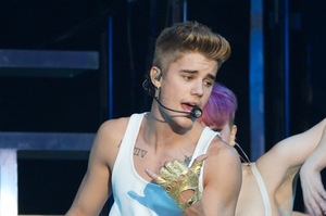 Justin Bieber has said he is nothing like Lindsay Lohan but has apologised for his comments on her financial problems. Photo / Getty Images