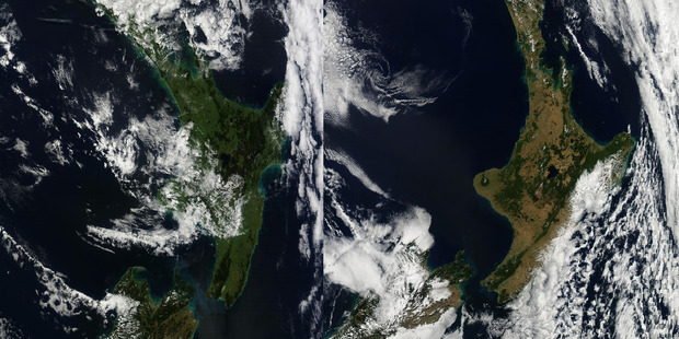 Satellite images from March 2012 (L) and March 2013 (R) show significant browning across the North Island. Photo / NASA