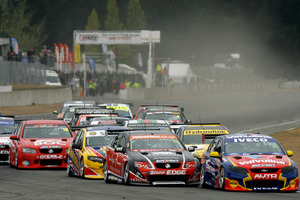 Daniel Gaunt leads the field at Ruapuna Raceway during a round two race. Photo / Supplied