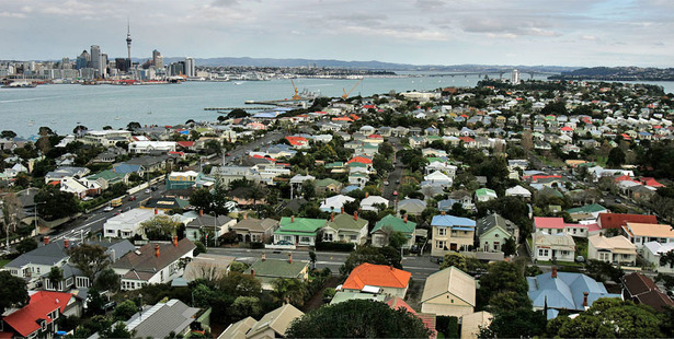 The Reserve Bank has come under increasing pressure to roll out new tools to slow down Auckland's property market. Photo / NZH