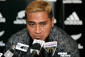 Jerry Collins was carrying two knives when he was arrested, a security guard says. Photo / File photo