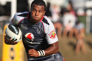 Alehana Mara hasn't given up hope of forcing his way into the Warriors' No 9 jersey. Photo / Getty Images.