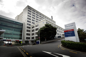 Professor Robinson said it was likely - although not certain, hence the need for a trial - that taking the chemotherapy for 12 weeks was as effective against the cancer as the 24-week course. Photo / File