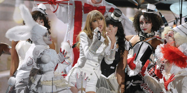 Taylor Swift performs at the Grammys. Photo/AP