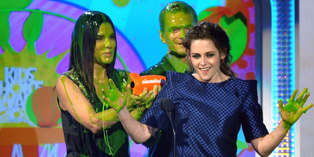 Kristen Stewart accepts the award for favourite movie actress for 'The Twilight Saga: Breaking Dawn Part 2' at the Nickelodeon's Kids' Choice Awards. Photo / AP