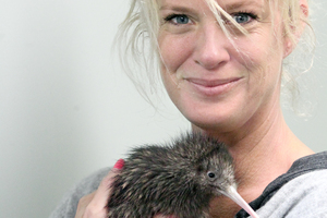 Rachel Hunter with the kiwi named Hunter. Photo / Stephen Parker