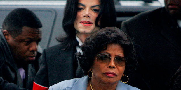 Katherine and her son Michael Jackson arriving at court as he prepared to face child molestation charges. Photo/AP