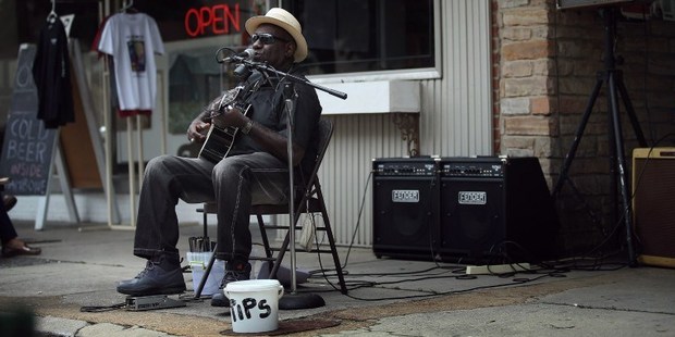 Blues artist Richard Pryor performs outside the Rock & Blues Museum in Clarksdale, Mississippi. Photo / AFP