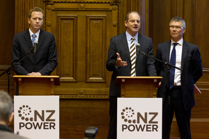 David Shearer (C) with Greens co-leader Russel Norman (L) and former Energy Minister David Parker. Photo / Mark Mitchell