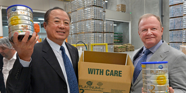 Getting ready to ship: Xu Jun, chairman China State Farms Holdings, and Geoff Babidge, managing director of A2 Corp. Photo / Chris Miller