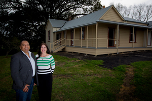 John Kirikiri and Gaye Harding of the Hibiscus & Bays Local Board want ideas for using the house. Photo / Sarah Ivey