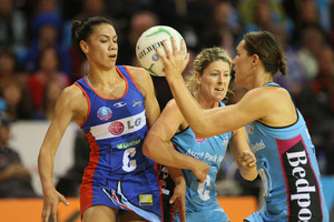 Steel's Jodi Brown, right, and Mystic's Grace Rasmussen. Photo / NINZ/Dianne Manson