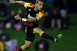 Aaron Cruden of the Chiefs puts in the kick during the round 13 Super Rugby match between the Chiefs and the Force. Photo / Getty Images.
