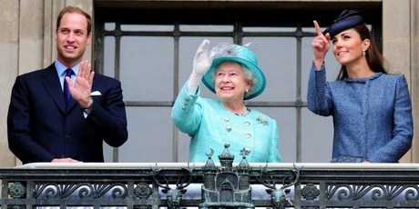 Catherine, Duchess of Cambridge, (R) her husband Prince William (L) and Queen Elizabeth II (C). Photo / AFP