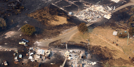 This aerial photo shows homes destroyed by a wildfire between Dunalley and Boomer Bay, east of the Tasmanian capital of Hobart, Australia. Photo / AP