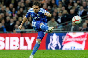 Sir Alex Ferguson has been monitoring Frank Lampard's position at Chelsea and is considering making a sensational summer move for the player. Photo / Getty Images