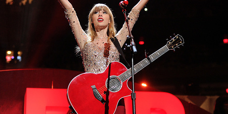 Taylor Swift peforms at Z100's Jingle Ball 2012. Photo/AP