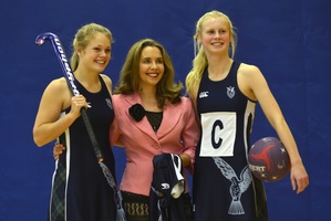 Tamsin Cooper with Phoebe Steele (left) and Analise Cowie. Photo / Peter McIntosh