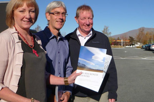 Waitaki MP Jacqui Dean (left), Mackenzie Country shared vision forum chairman Richard Thomson and Minister of Conservation Nick Smith (right) with the Mackenzie Agreement. Photo / David Bruce