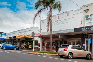 Street view of frontage of the shops included in St Heliers Village sale. Photo / Supplied