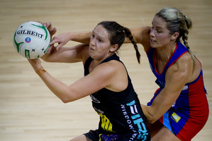 Julie Corletto of the Mystics (R) attempts to get the ball off Khao Watts of the Magic. Photo / Sarah Ivey