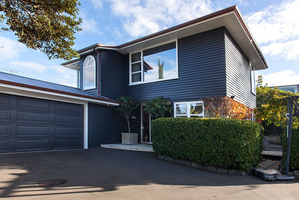 Mike Hosking and Kate Hawkesby are selling their five-bedroom home on Shore Rd in Remuera. The house is in the school zone for both Auckland Grammar and Epsom Girls Grammar.