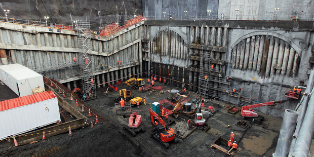 Construction work at The Waterview Road Connection in Auckland. New Zealand's big construction companies are welcoming massive new plans for Auckland transport infrastructure spending. Photo / Doug Sherring.