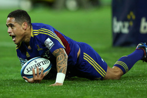 Aaron Smith of the Highlanders scores a try during the round 19 Super Rugby match between the Hurricanes and the Highlanders. Photo / Getty Images.
