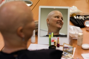 Carolyn Parris, from Auckland, gets some pampering during a Look Good Feel Better workshop. Photo / Brett Phibbs