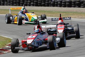 Felix Serralles stays ahead of Alex Lynn on the Teretonga track. Photo / Euan Cameron