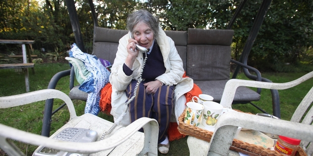 Joan Dodson and husband Rex took refuge on their lawn during the quake. Photo / Tim Cuff