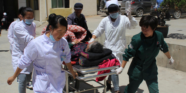 Medical workers attend to an injured at a hospital after an earthquake hit Minxian county in northwest China's Gansu province.Photo / AP