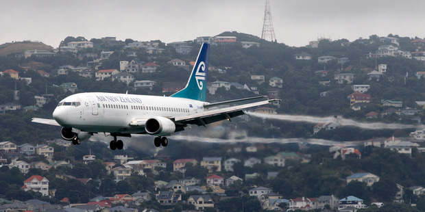 An Air New Zealand Boeing 737 on approach to land at Wellington Airport. Air NZ is hoping to more easily be able to hire foreign pilots. Photo / Mark Mitchell