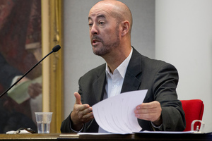 Jon Stephenson giving evidence in his defamation case against Defence Force chief Lieutenant General Rhys Jones. Photo / Mark Mitchell