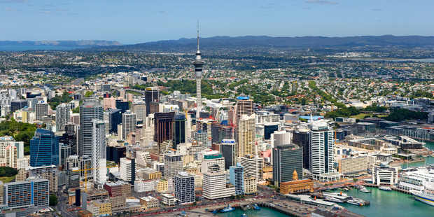 The air that commuters in Auckland and Christchurch breathe while travelling is cleaner for carbon monoxide, but similar for fine particulates for some of the world's biggest cities.