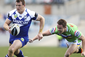 Josh Morris of the Bulldogs runs the ball during the round 23 NRL match between the Canberra Raiders and the Canterbury Bulldogs. Photo / Getty Images.