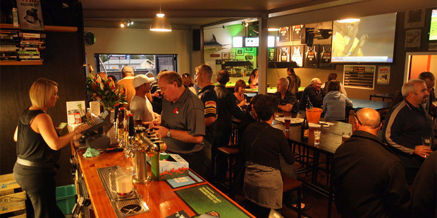Hospitality spending rose 0.9 per cent to $18.14 billion in the second three months of 2013.