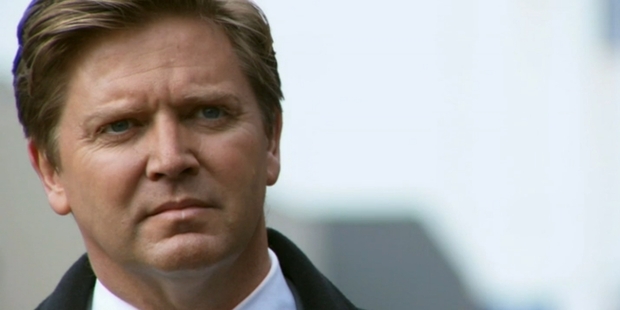 An older, chubbier version of Michael Galvin plays an older chubbier version of Dr Chris Warner on Shortland Street .