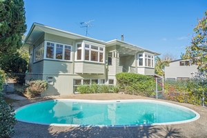11 Heywood Cres, Epsom, was bought at auction for $2.5 million.