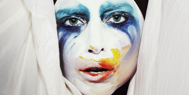 A feud has erupted between Lady Gaga and blogger Perez Hilton.