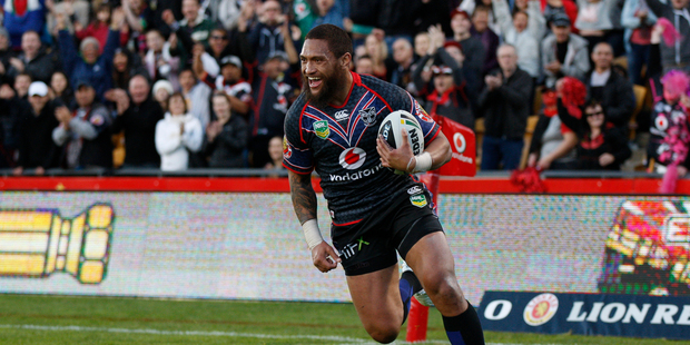 Manu Vatuvei scores a try against the Raiders. Photo / Richard Robinson.