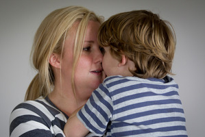 A bus driver left Kimberley Hunter's son Oliver (left, with mum) on the side of the road. Photo / Sarah Ivey