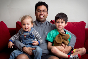 Karl Snowden, who has been through the Triple P parenting course, with his children Maihi, 2, and Kerehoma, 5. Photo / Natalie Slade