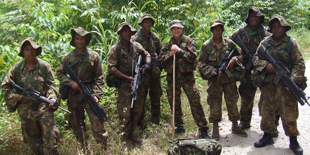 NZ Army Captain Tiplady and PNGDF Soldiers.