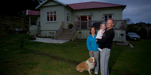 Luke Howard, his wife Ange Howard (L) and their daughter Nellie Howard at their home in Kaukapakapa. The family moved from Birkenhead. Photo / NZ Herald