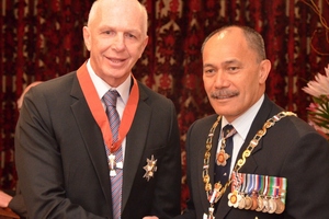 Sir Gordon Tietjens and Governor-General Lieutenant General Sir Jerry Mateparae