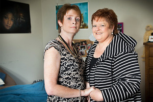 The first husband of Dianne Collins (right) died of Huntingon's and her daughter Kimberley Dark (left) inherited it. Photo / Martin Hunter