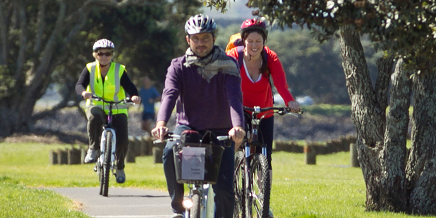 Guide Julian Hulls helps new riders think like a cyclist. Photo / Natalie Slade