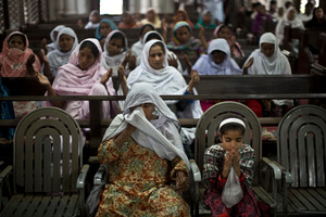 Pakistani Christian worshippers, some of them who survived Sunday's suicide bombing, pray during a special mass for the victims of the bombing. Photo / AP