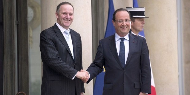 French President Francois Hollande (R) welcomes New Zealand's Prime Minister John Key at the presidential Elysee palace in Paris. Photo / AFP